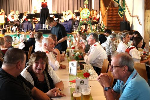 voller Saal